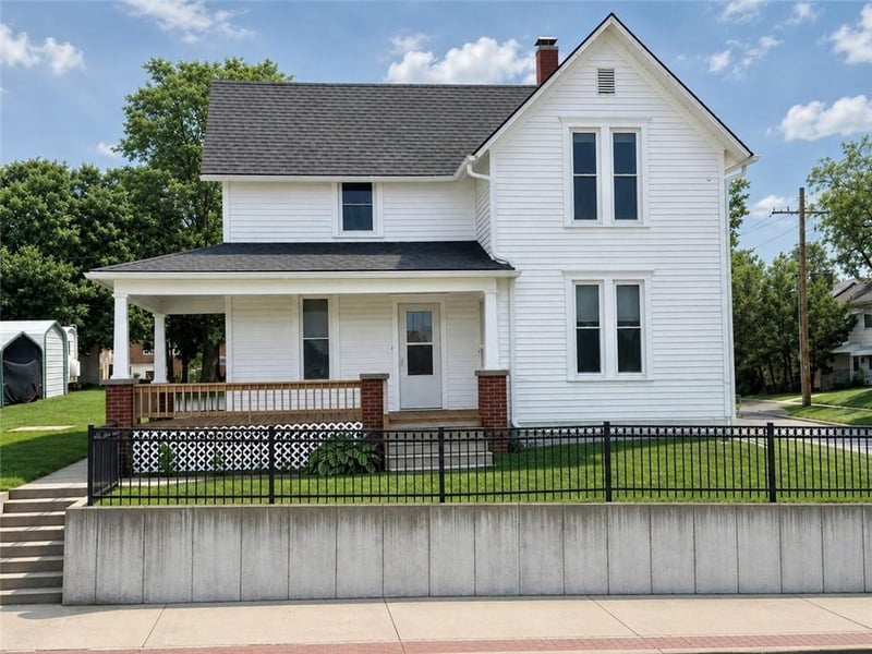 222 4th St, Maryville, MO 64468