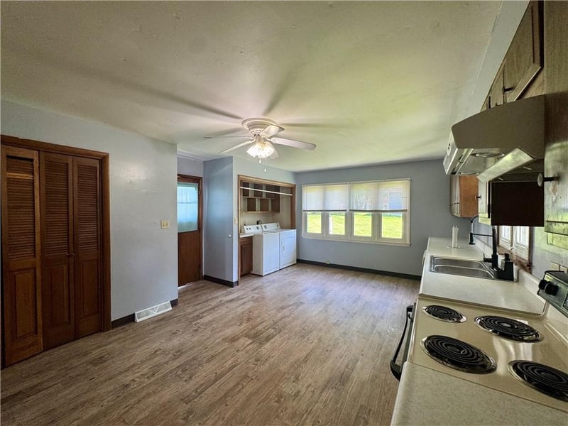 222 4th St, Maryville, MO 64468