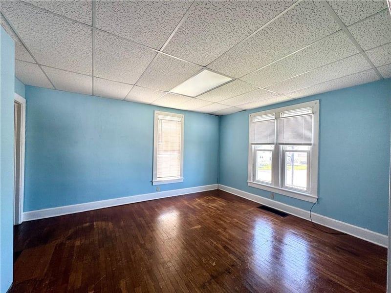222 4th St, Maryville, MO 64468