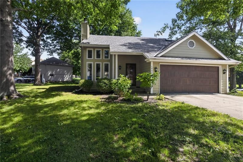 10425 Campbell Ct, Kansas City, MO 64155
