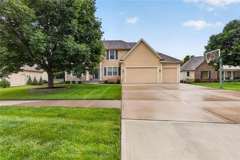 711 Willow St, Lansing, KS 66043