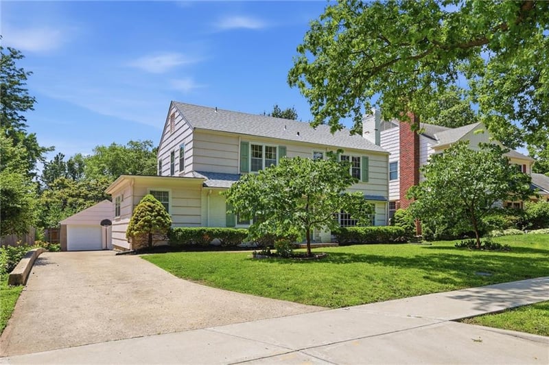 607 E 65th St, Kansas City, MO 64131