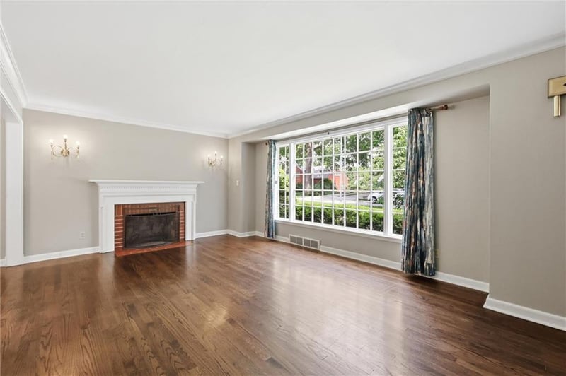 607 E 65th St, Kansas City, MO 64131