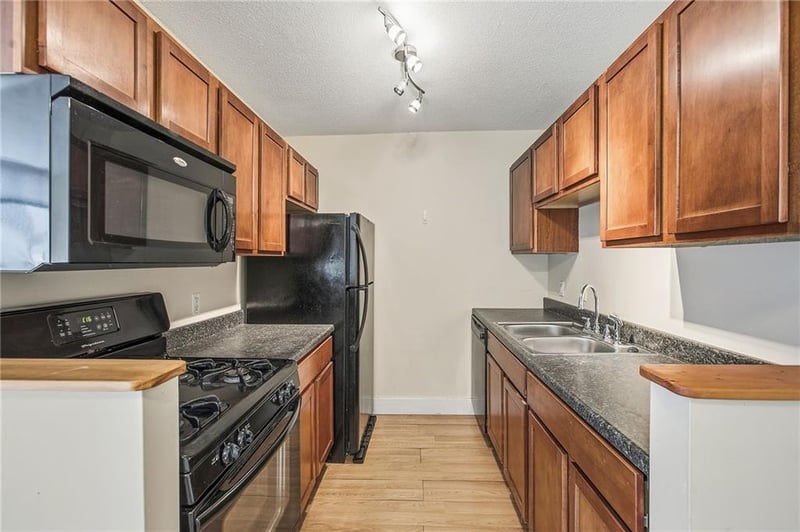 600 8th St #2K, Kansas City, MO 64106