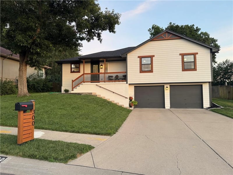 300 Arbor Dr, Blue Springs, MO 64014