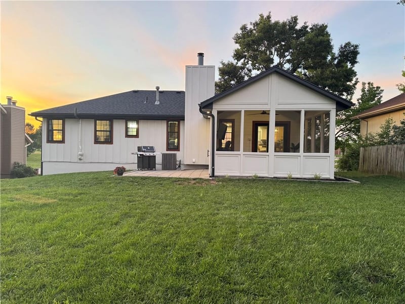 300 Arbor Dr, Blue Springs, MO 64014
