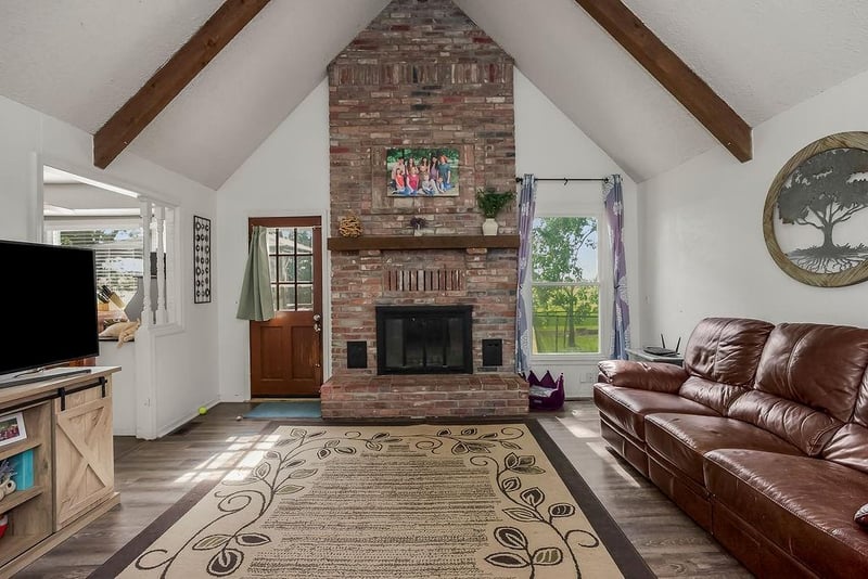 318 Cherry St, Gardner, KS 66030
