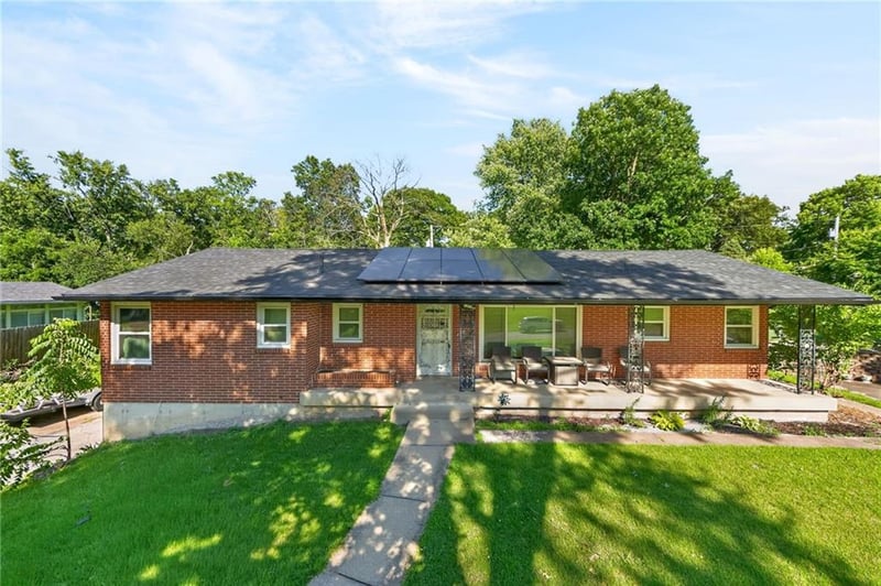6157 Meadowlane Cir, Oakwood Park, MO 64118