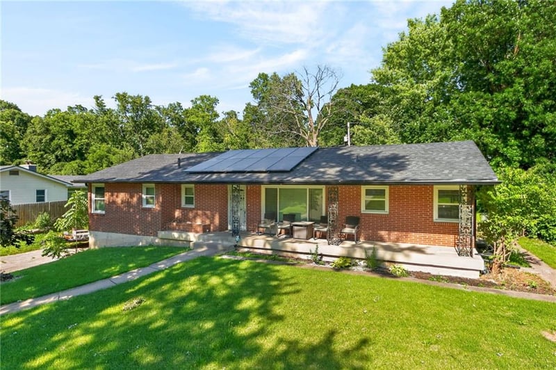 6157 Meadowlane Cir, Oakwood Park, MO 64118