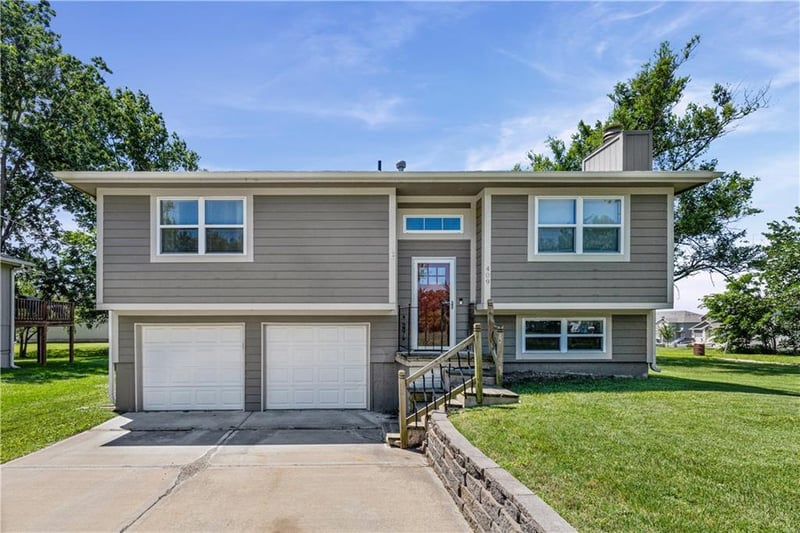 409 South St, Spring Hill, KS 66083