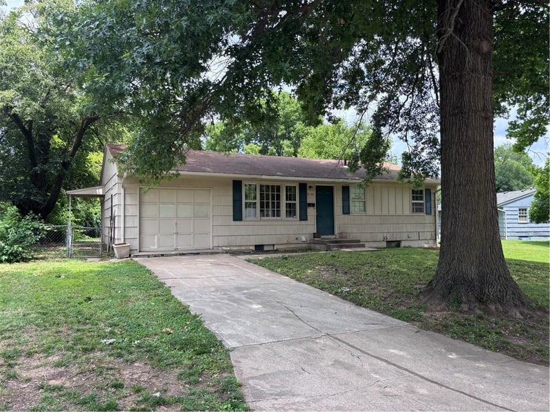 9130 44th St, Kansas City, MO 64133