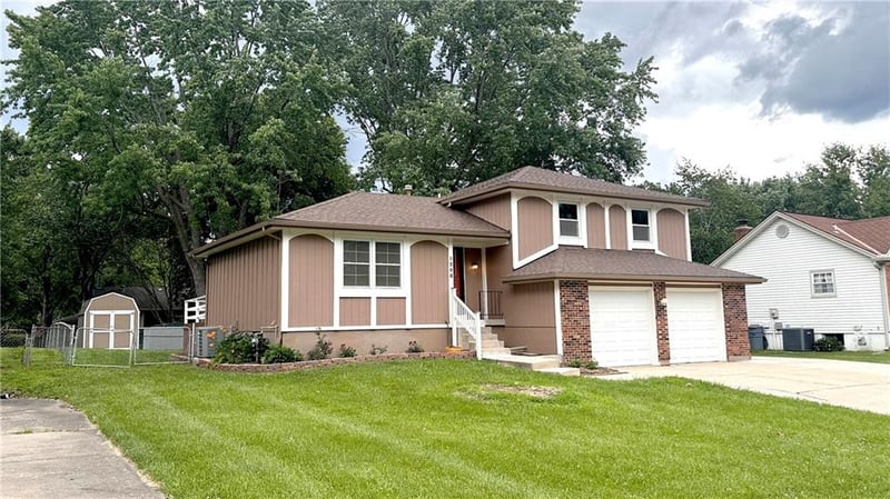 1208 4th Ter, Lee's Summit, MO 64063
