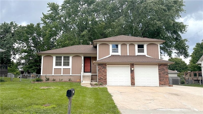 1208 4th Ter, Lee's Summit, MO 64063