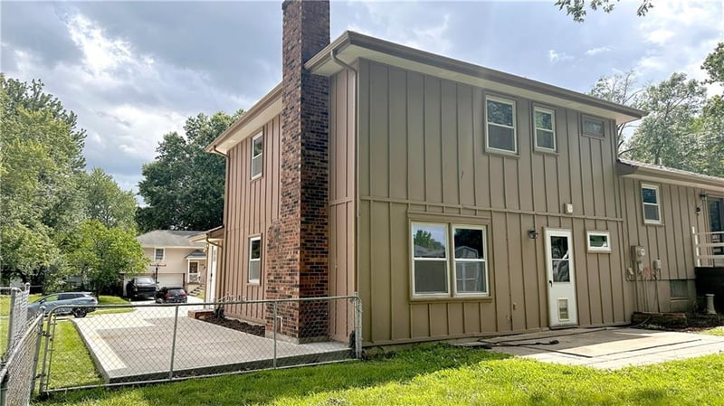 1208 4th Ter, Lee's Summit, MO 64063