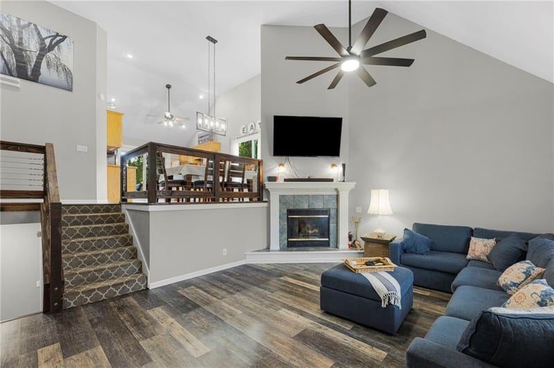 907 Rosewood Ct, Paola, KS 66071