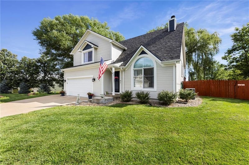 907 Rosewood Ct, Paola, KS 66071