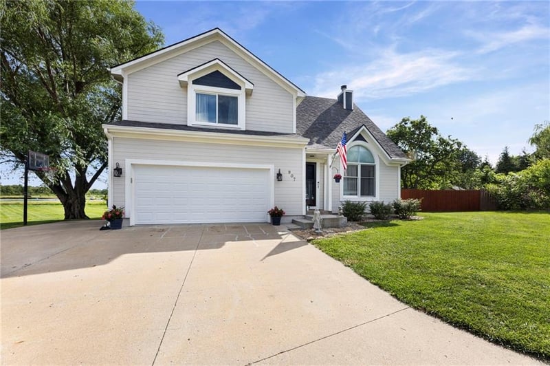 907 Rosewood Ct, Paola, KS 66071