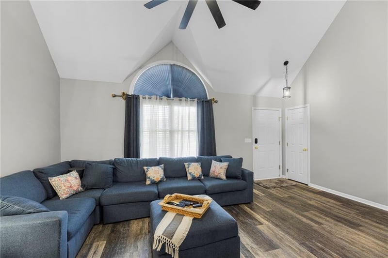 907 Rosewood Ct, Paola, KS 66071