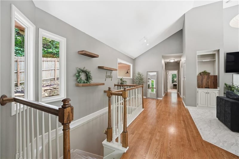 5316 Bluff Dr, Parkville, MO 64152