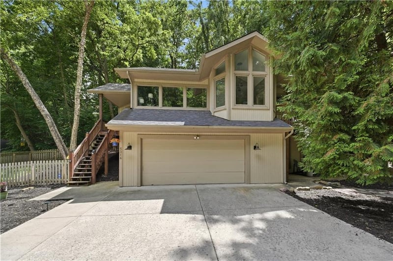 5316 Bluff Dr, Parkville, MO 64152