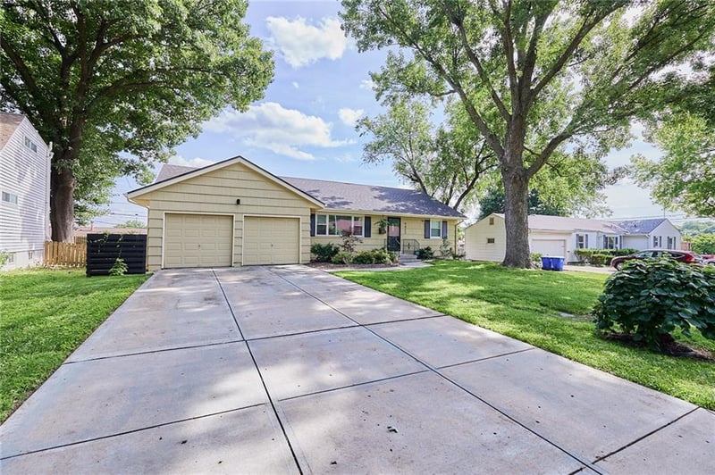 9427 Mackey St, Overland Park, KS 66212