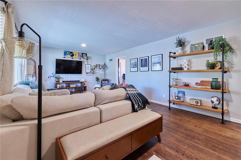 9427 Mackey St, Overland Park, KS 66212