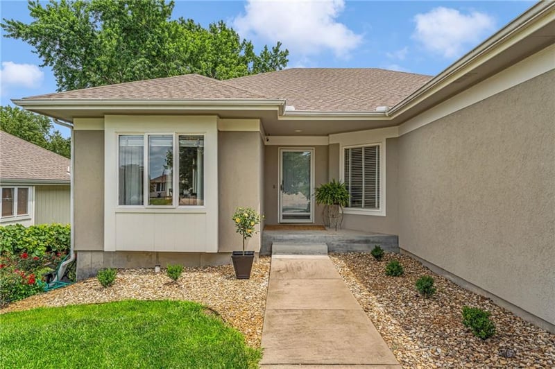 940 Woodbridge Ct, Topeka, KS 66606