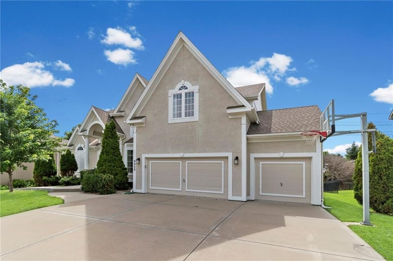 9020 Oxford Ave, Kansas City, MO 64157