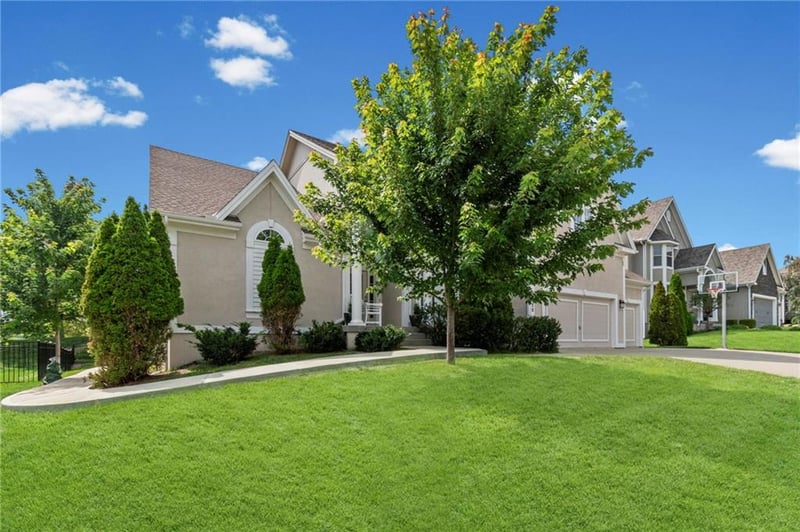 9020 Oxford Ave, Kansas City, MO 64157