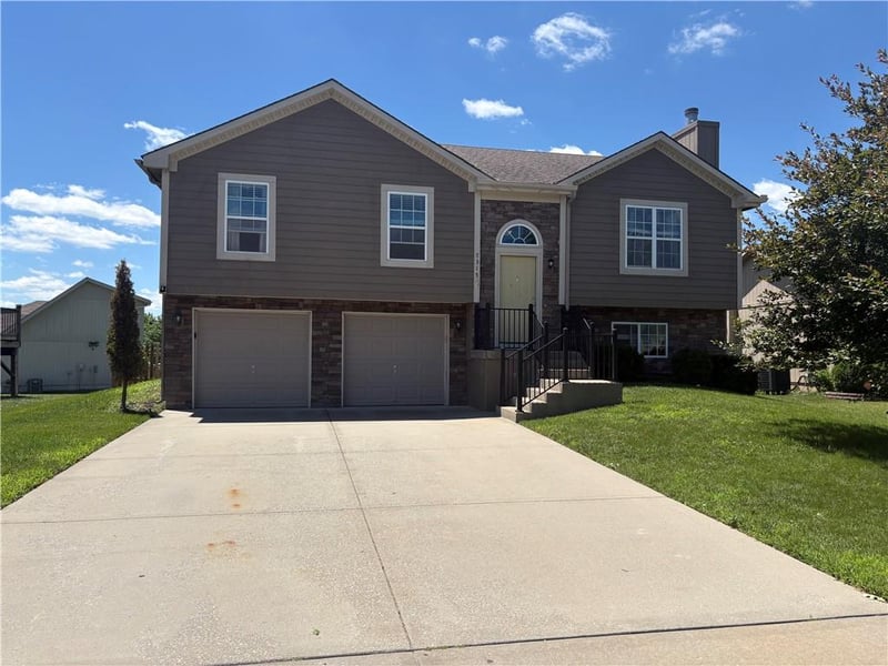 8315 116th St, Kansas City, MO 64157