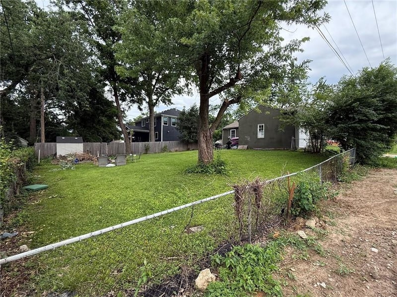 4630 60th St, Fairway, KS 66205