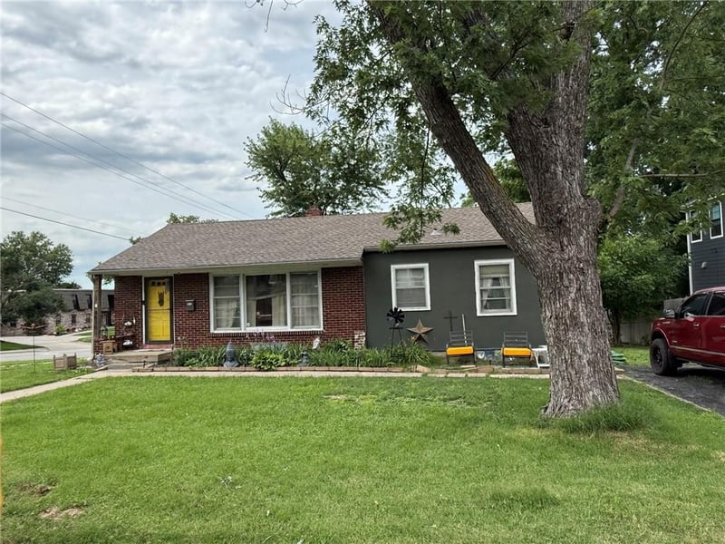 4630 60th St, Fairway, KS 66205