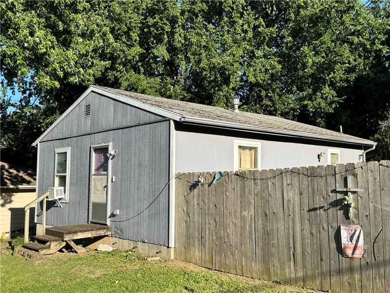1409 Dakota St, Leavenworth, KS 66048