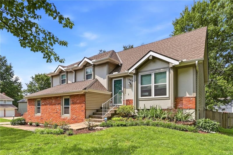 1845 152nd Ct, Olathe, KS 66062