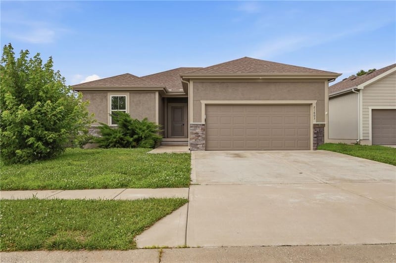 21803 Southcreek Rd, Peculiar, MO 64078