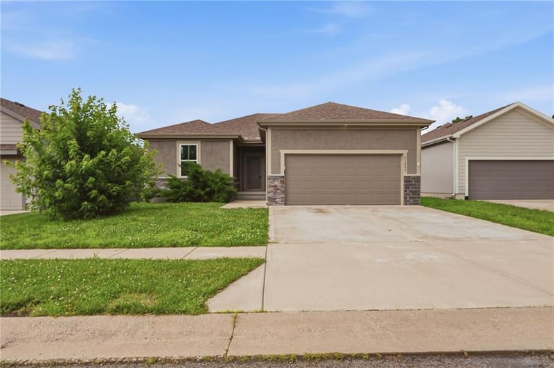 21803 Southcreek Rd, Peculiar, MO 64078