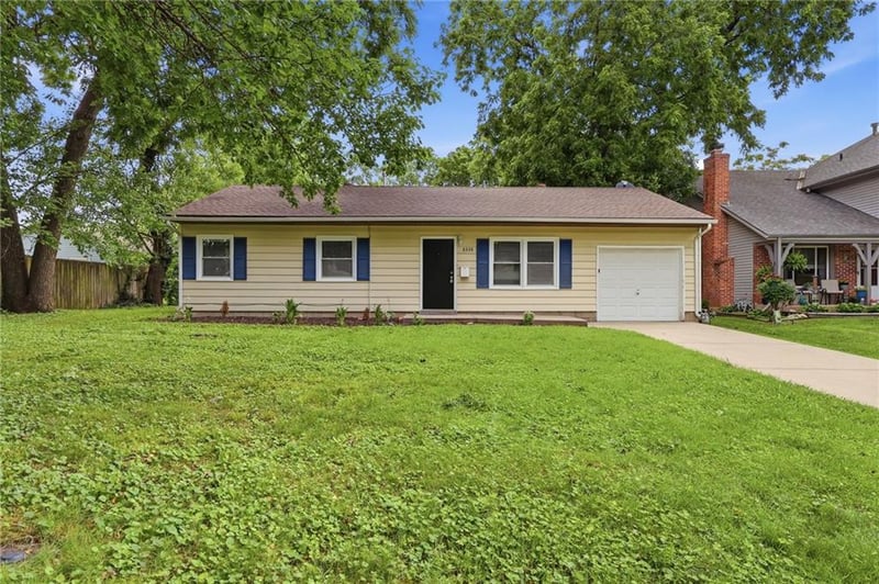 8338 Santa Fe Ln, Overland Park, KS 66212