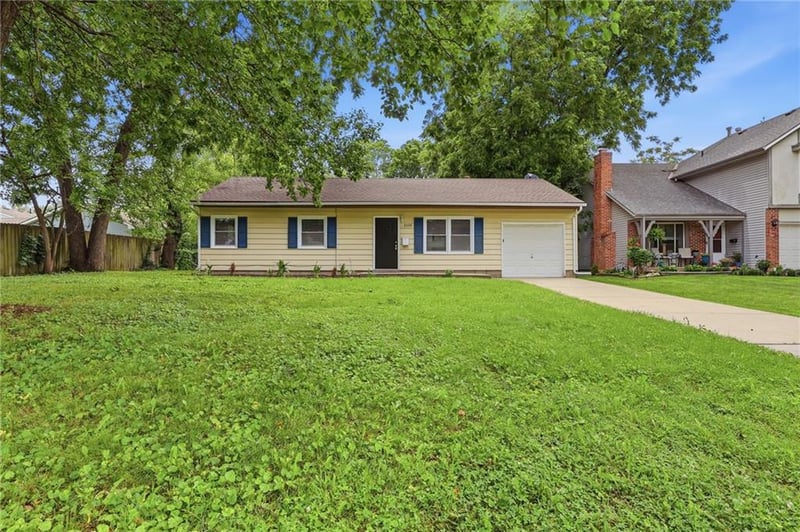 8338 Santa Fe Ln, Overland Park, KS 66212