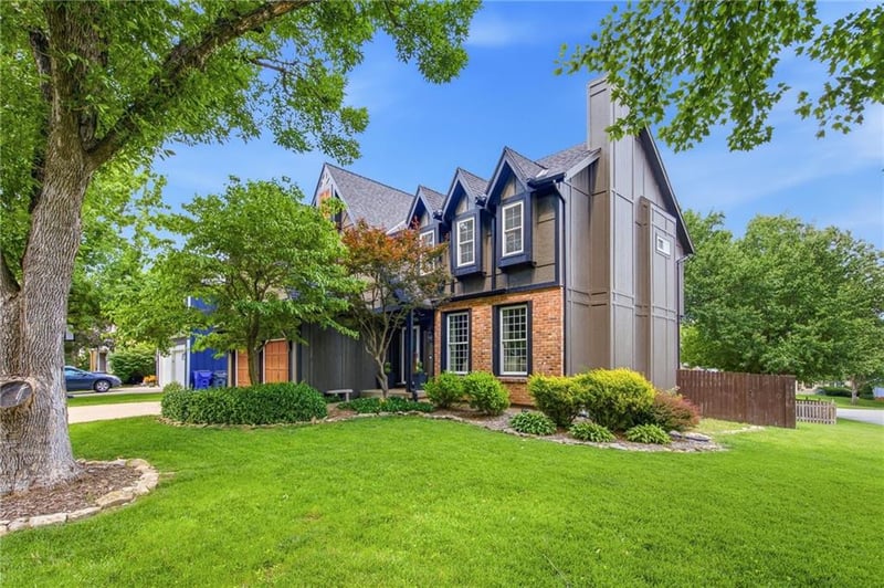 11941 Cottonwood Dr, Olathe, KS 66062
