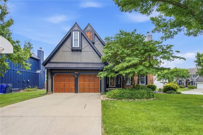 11941 Cottonwood Dr, Olathe, KS 66062