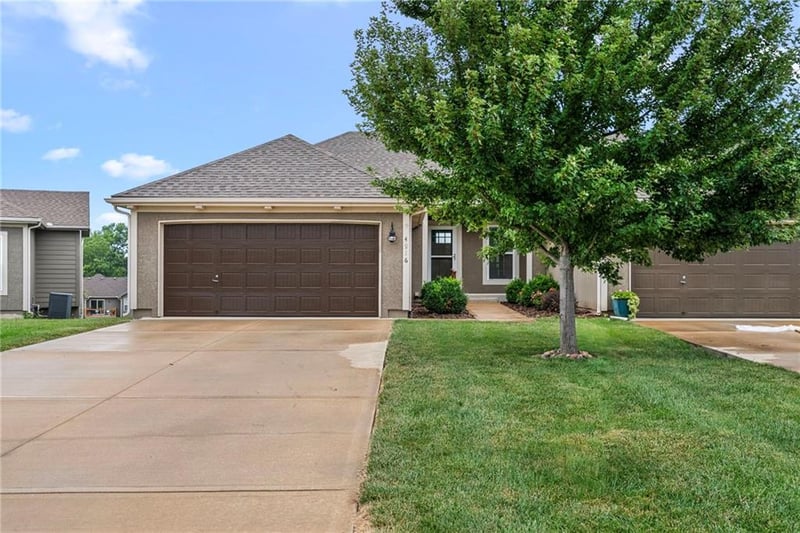 4916 141st Ter, Basehor, KS 66007