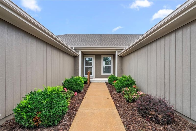 4916 141st Ter, Basehor, KS 66007