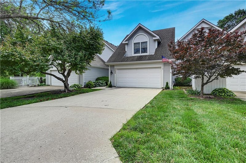 2433 137th Pl, Leawood, KS 66224