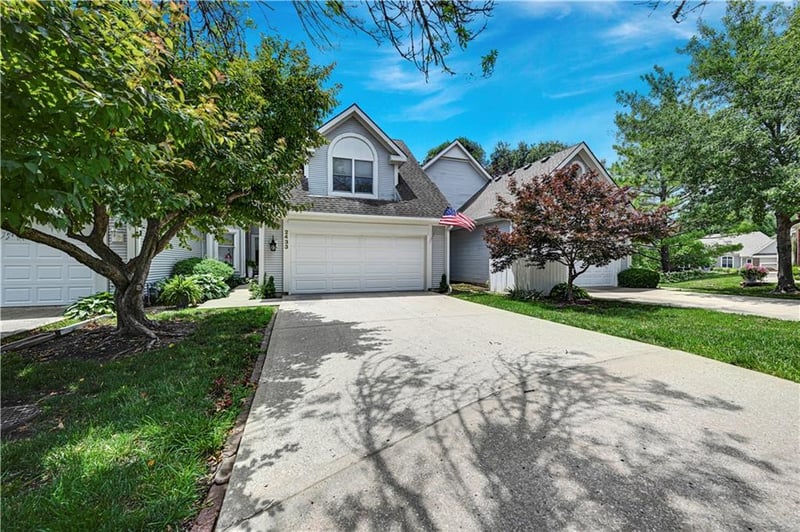 2433 137th Pl, Leawood, KS 66224