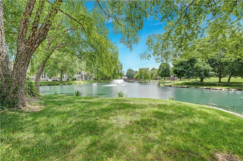2433 137th Pl, Leawood, KS 66224