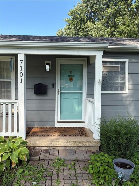 7101 Maple St, Overland Park, KS 66204