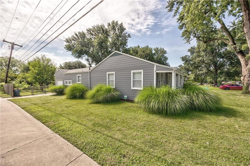 7101 Maple St, Overland Park, KS 66204