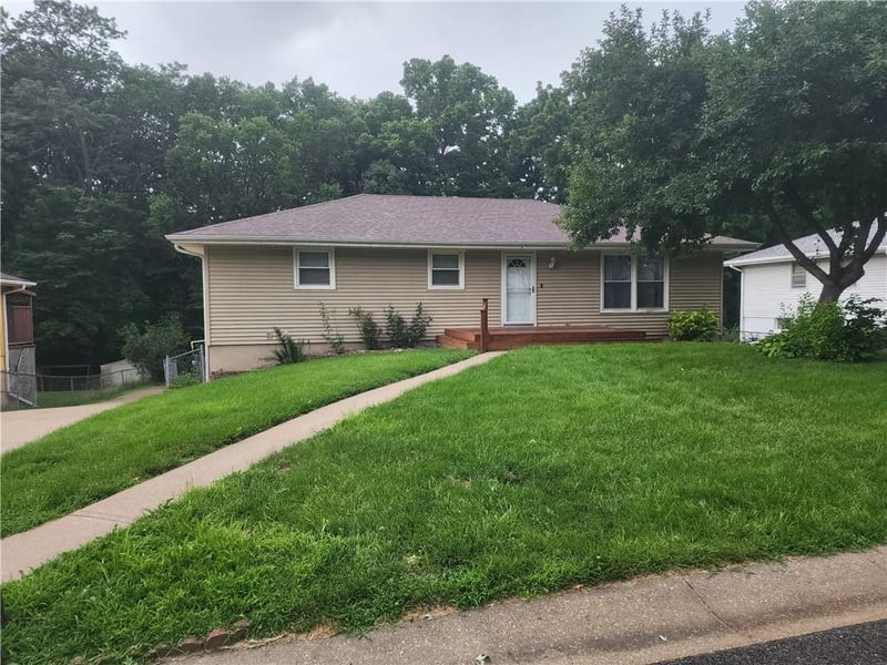 3122 36th Ter, St Joseph, MO 64506
