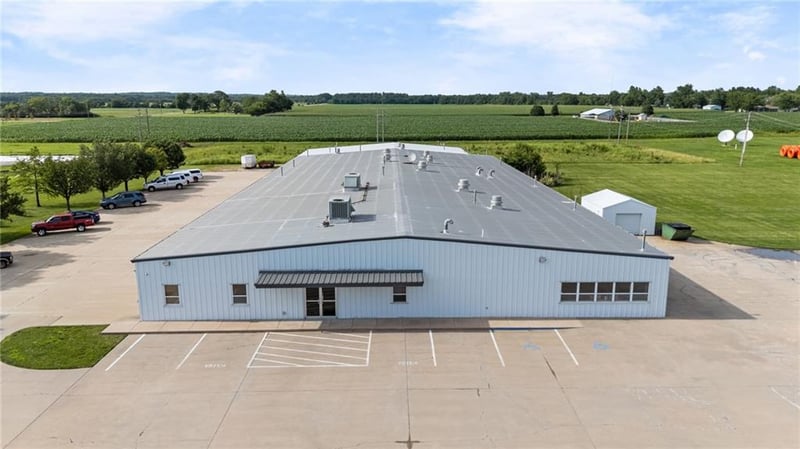 900 Miller Rd, Iola, KS 66749
