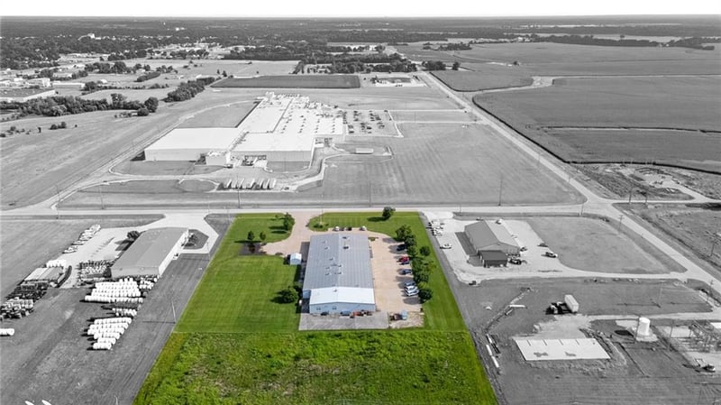 900 Miller Rd, Iola, KS 66749